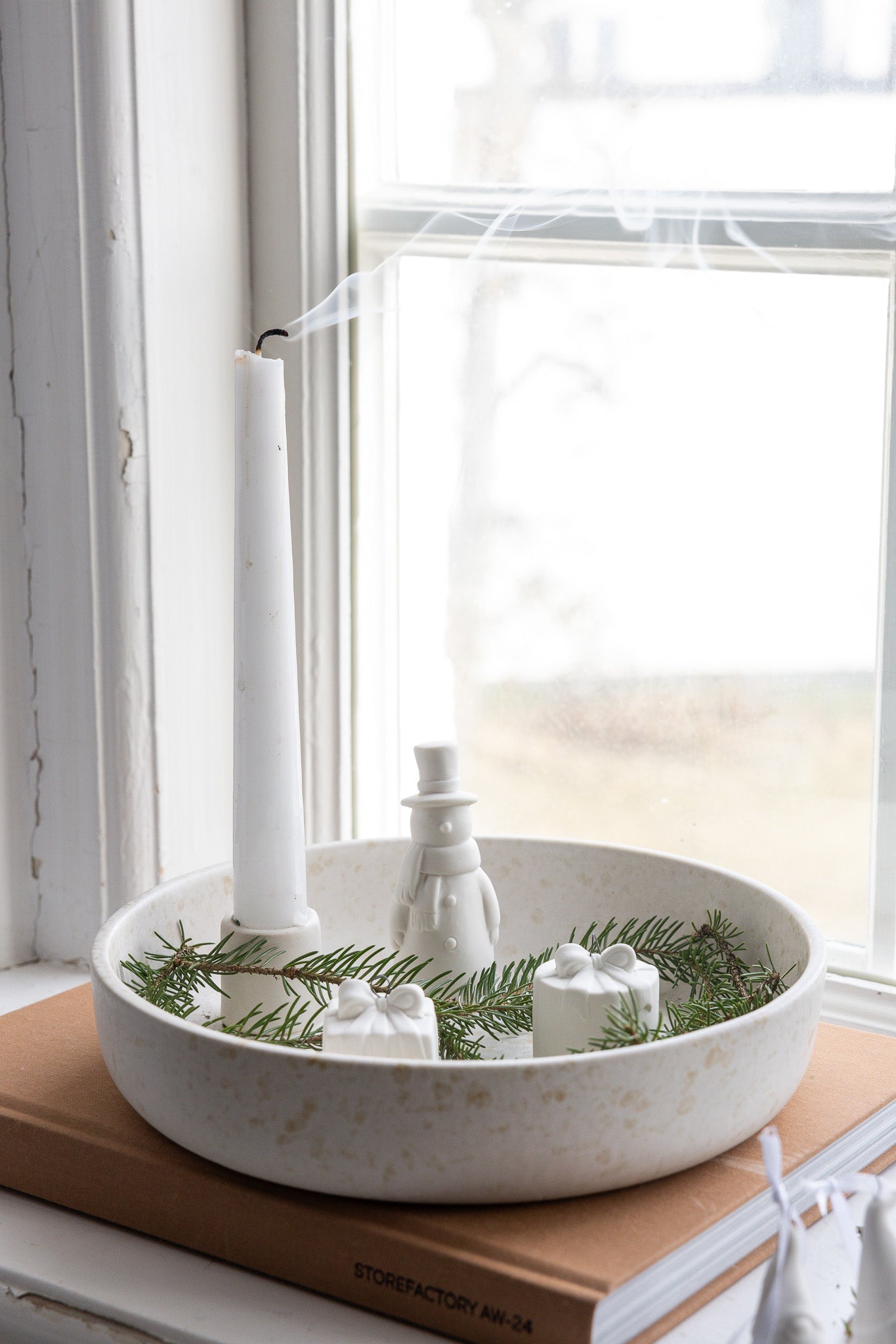 Rune liten dekorasjon - Matt hvit keramikk