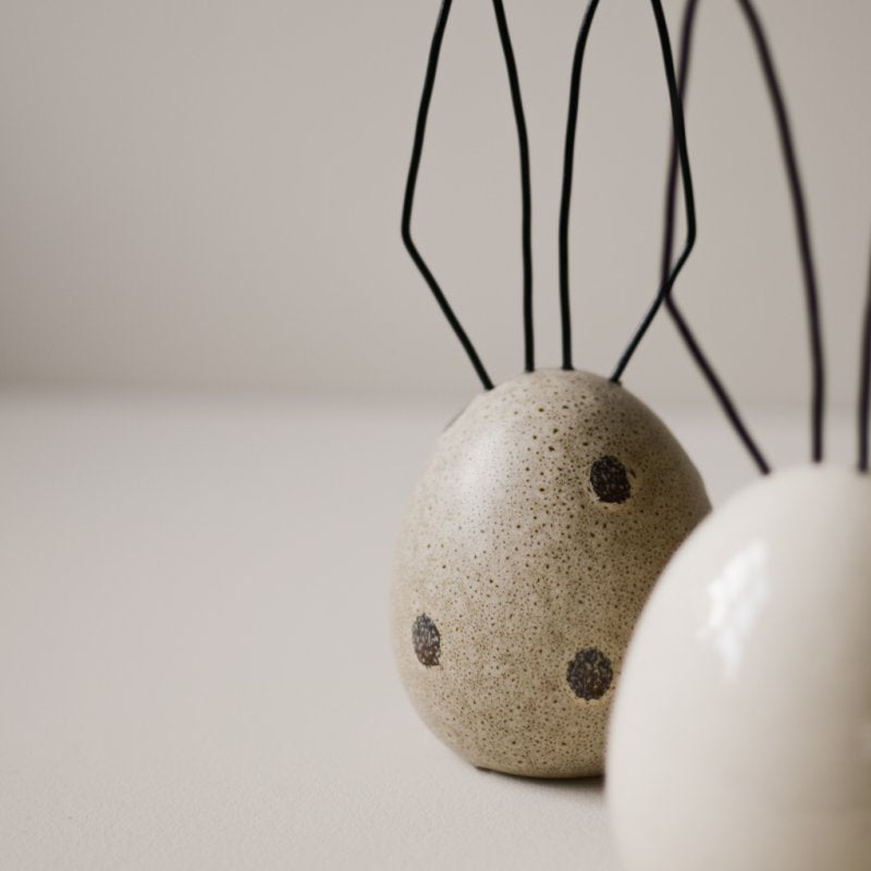 Hare - Beige dot