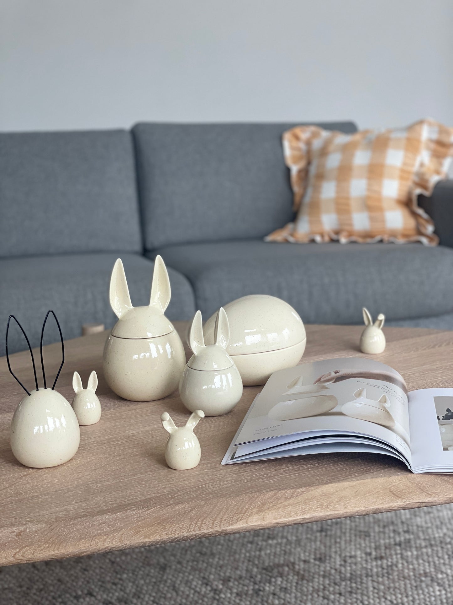 Hare påskepynt, Keramikk m/stålører - Vanilla